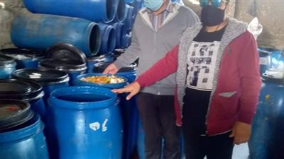 غلق مصنع مخلل من دون ترخيص شرق الإسكندرية | صور