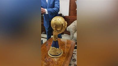 نسخة كأس العالم لكرة اليد تصل مطار القاهرة | صور