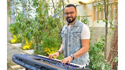 بعد نجاح تجربته الأولى مع أبو.. روبرت كمال ينتهي من توزيع أغنية محتار