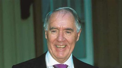 بورس جونسون ينعي الملياردير ديفيد باركلي مالك 