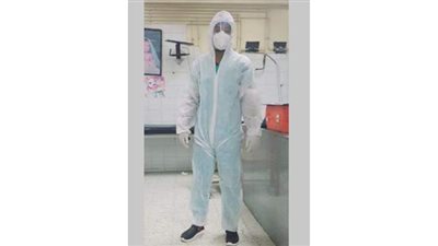 ممرض بالعريش يقدم الخدمة العلاجية لمصابي كورونا مجاناً: 