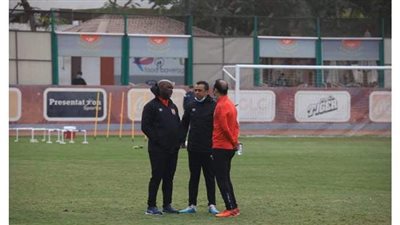 جلسة بين موسيماني وجهازه استعدادًا لمواجهة البنك الأهلي