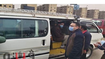 معاون محافظ بني سويف يتابع التزام السائقين والمواطنين بالكمامات