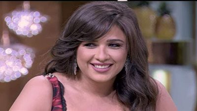 ياسمين عبد العزيز تروج لمسلسلها الجديد 