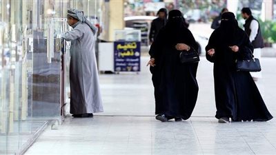آخرها التشهير بالمتحرشين بالصحف.. السعودية تنتهج سياسة جديدة في التعامل مع المرأة
