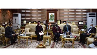 محافظ المنيا يبحث مع وفد 