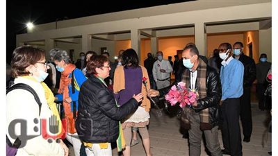 محافظ قنا يستقبل فوجا سياحيا بمعبد دندرة بـ