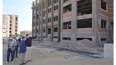 رئيس جامعة سوهاج يتفقد أعمال الإنشاءات بكلية رياض الأطفال