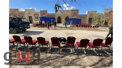 تجهيز سرادق العزاء أمام مقبرة صفوت الشريف لاستقبال المعزين..فيديو وصور