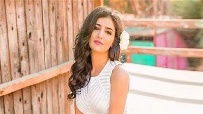 بإطلالة جذابة.. مي عمر عن مسلسل 