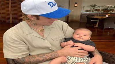 بالصور.. جاستن بيبر يتدرب على تربية الأطفال مع هايلي بالدوين