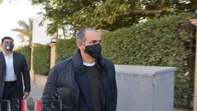 جمال مبارك يشارك في جنازة صفوت الشريف | فيديو وصور