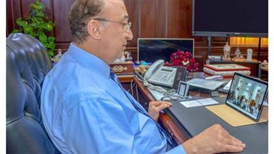 محافظ الإسكندرية يتابع من خلال الفيديو كونفرانس احتياجات الأطباء ومستوى الخدمات بمستشفى الحميات