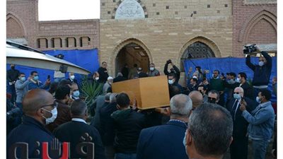 جثمان صفوت الشريف يصل إلى مقبرته بمصر الجديدة | فيديو