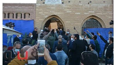 لحظة مواراة جثمان صفوت الشريف الثرى بمقابر مصر الجديدة | فيديو