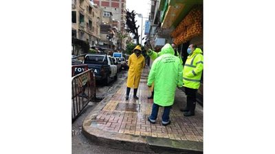 هيئة الصرف الصحي بالإسكندريه تواصل كسح مياة الأمطار | صور