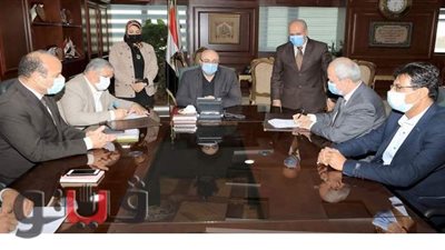 محافظ بني سويف يشهد توقيع بروتوكولات لتنفيذ أعمال الرصف بـ7 مراكز