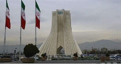 وكالة مهر: اقتراب غواصة أجنبية من منطقة مناورات إيرانية في بحر عُمان