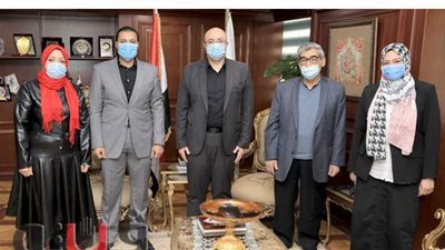 محافظ بني سويف يبحث مع نقابة العلاج الطبيعي سبل التعاون في مواجهة كورونا