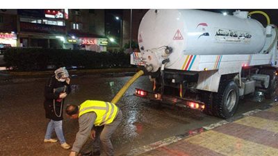 استمرار رفع مياه الأمطار من شوارع وميادين مراكز البحيرة | صور