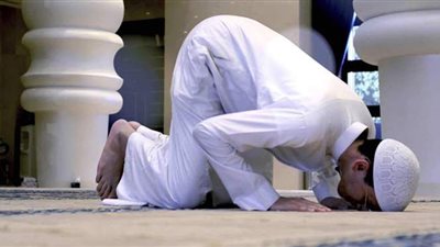 15 هيئة للصلاة.. خمسة منها تخالف فيها المرأة الرجل.. تعرف عليها