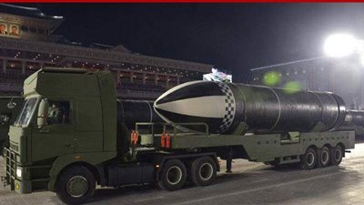 بحضور زعيمها.. كوريا الشمالية تستعرض 