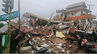 ارتفاع ضحايا زلزال إندونيسيا إلى 7 قتلى ومئات المصابين | فيديو وصور