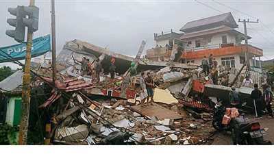 ارتفاع ضحايا زلزال إندونيسيا إلى 26 قتيلا.. وأطباء ومرضى محاصرون تحت أنقاض مستشفى