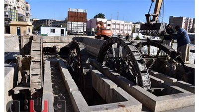 رفع التسريبات الطينية من أمام سواقي الهدير بالفيوم