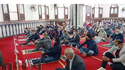 وزير الرياضة يؤدي صلاة الجمعة في مسجد الاستاد بكفر الشيخ | صور