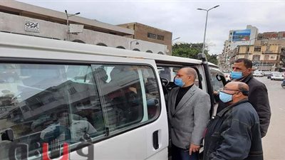 تطبيق الغرامات على المخالفين لارتداء الكمامات بالمواصلات في بورسعيد | صور