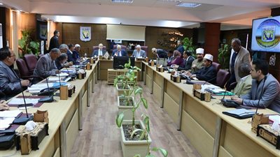 محافظ جنوب سيناء يترأس الاجتماع الأسبوعي لتذليل عقبات تنفيذ المشروعات