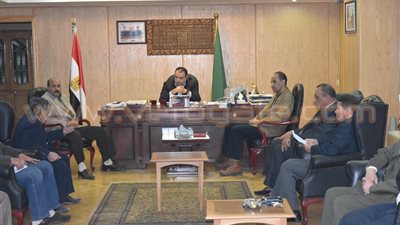 محافظ الفيوم يلتقي بأمناء الأحزاب السياسية لمناقشة أهم المشكلات