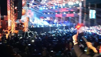 حكيم يشعل حفل الغردقة بأجمل أغانيه (فيديو)