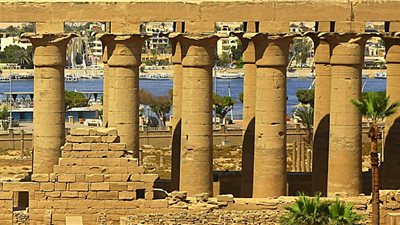 مصري بإيطاليا يدعو المصريين بالخارج لزيارة بلادهم (صور)