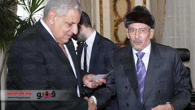 بالصور.. محلب يستقبل متبرعا بـ 5 ملايين جنيه لـ 