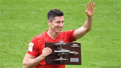 بيريز يكشف: لهذا السبب فشلت جميع محاولات ضم ليفاندوفسكي