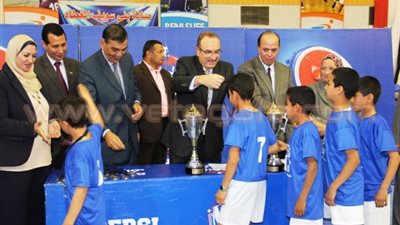 بالفيديو.. محافظ بني سويف يشهد دوري «بيبسي» و«كوكا كولا»