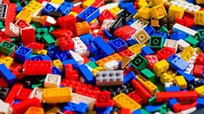 تصنيع لعبة المكعبات الشهيرة للأطفال من قصب السكر