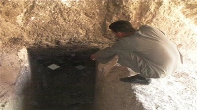 ضبط شخصين أثناء تنقيبهما عن الآثار في مصر القديمة