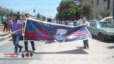 وقفة للإخوان أمام مستشفى جراحات اليوم الواحد بأشمون