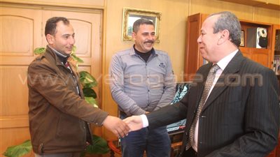 محافظ دمياط يكافئ سائقين أبلغا عن واقعة رشوة