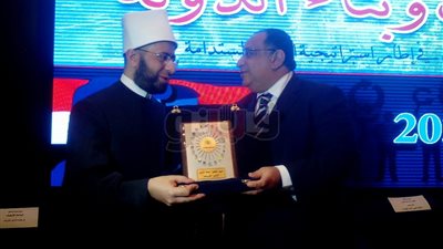 رئيس جامعة حلوان يكرم الأزهري والسويدي وسلامة وعامر (صور)