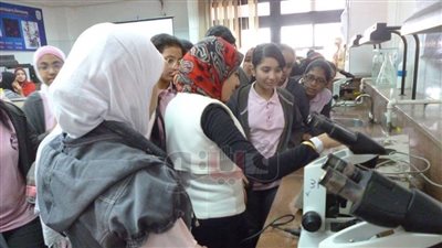 بورسعيد الإعدادية للبنات في رحلة لمعامل كلية العلوم.. صور