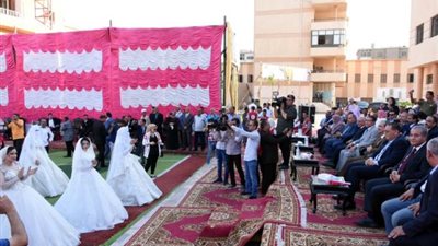 نادية مصطفى وعبد الباقي يحييان حفل زواج جماعي لليتيمات بالشرقية(صور)