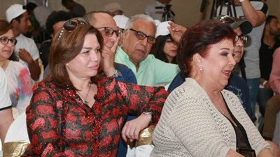 حسن حسني يداعب إلهام شاهين وشريف منير بــ «شرم الشيخ السينمائي»