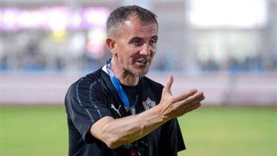 ميتشو يشرح بعض الجوانب الفنية للاعبي الزمالك بالسنغال