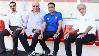 السفير المصري في غينيا الاستوائية يحضر مران الأهلي