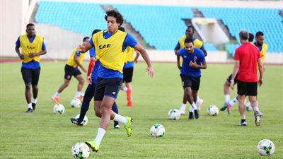 فقرة خاصة للكرات العرضية في مران الأهلي في غينيا الاستوائية