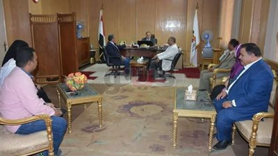 وفد من وزارة المالية يزور محافظة الوادي الجديد
